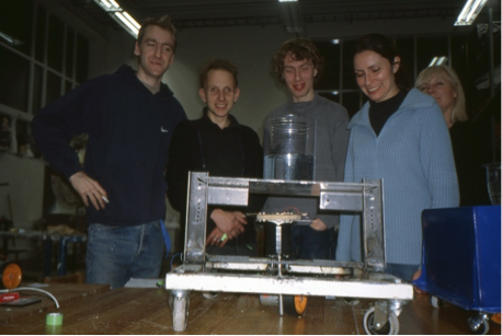 Fishbot DATE – 2000 DISCIPLINE - Education MEDIUM – Fish controlled robotic sculpture STATUS – 6 students from the Royal Acadamie of Art in Stockholm, Sweden